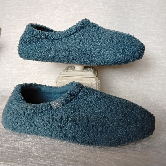 HOMETOP Womans 10.5 Us Blue Slippers Memory Foam Flexible Hard-soled Nwot - Picture 4 of 11